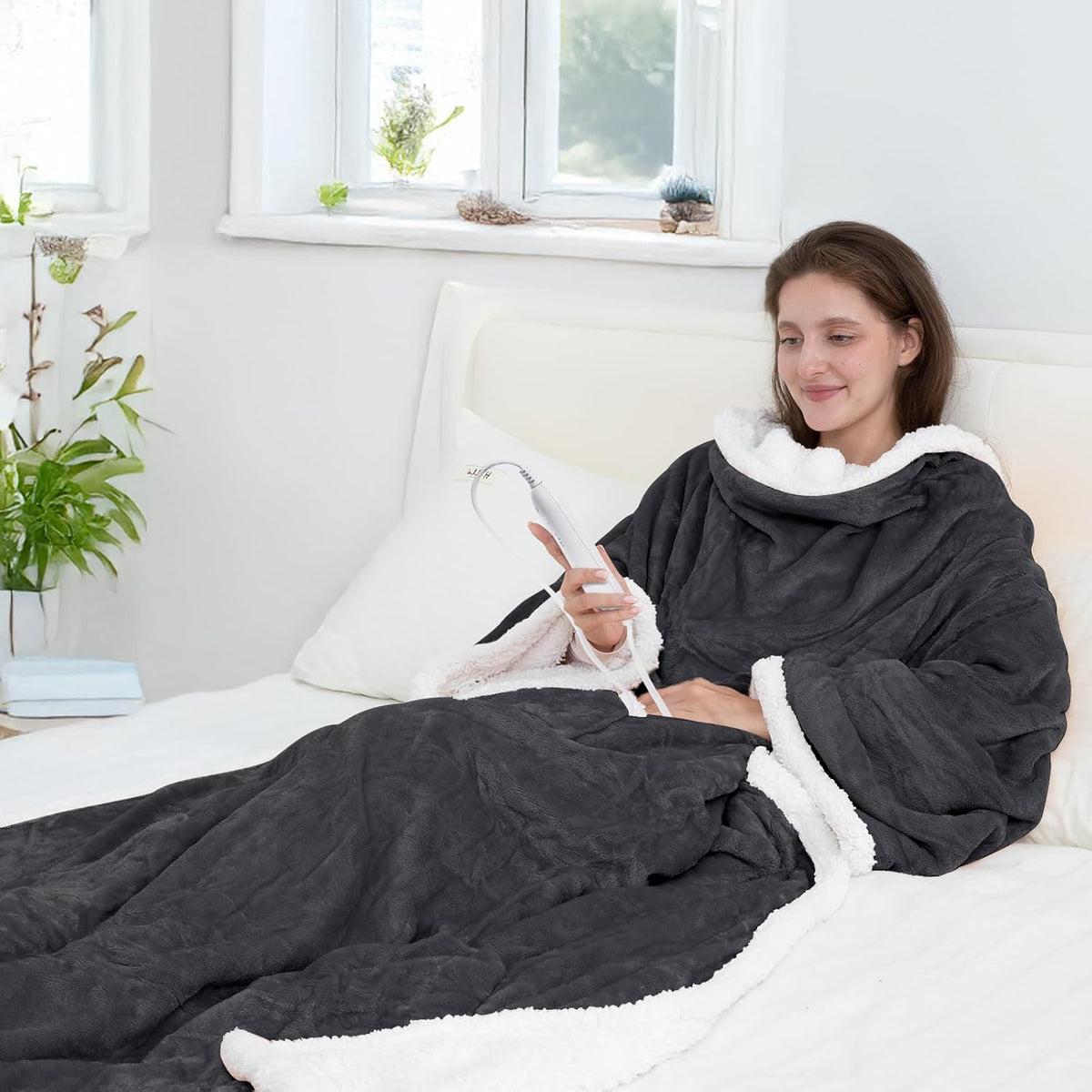 DOZAWA Wearable Heated Blanket with Foot Pocket, 52"X72" Electric Blanket with Sleeves for 12 Hours Timer, 6 Heat Settings, Flannel & Sherpa, Gray